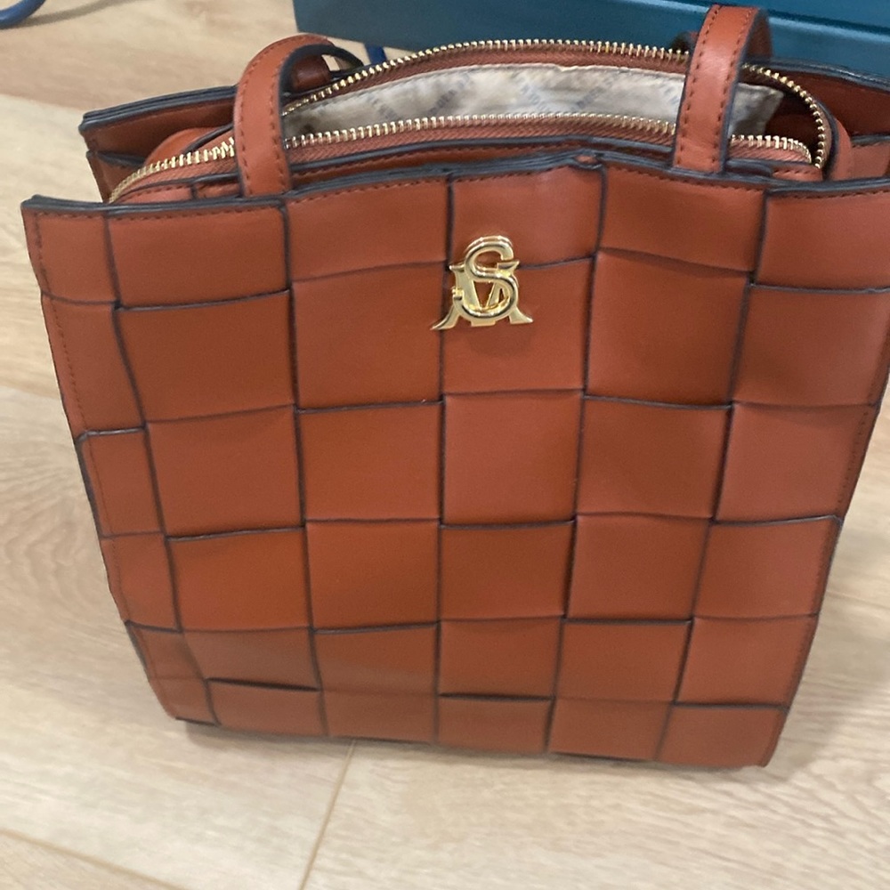 🆕 Steve Madden BTOTEY cognac woven tote. NWT